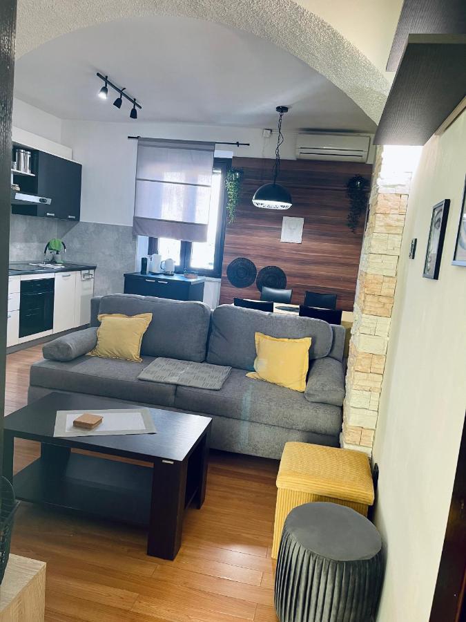 Apartman Three Queens غييكا المظهر الخارجي الصورة